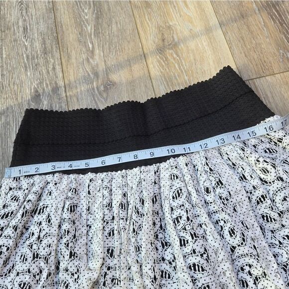 HD In Paris skirt white lace layered, black band at waist hidden back zipper L - Picture 8 of 12
